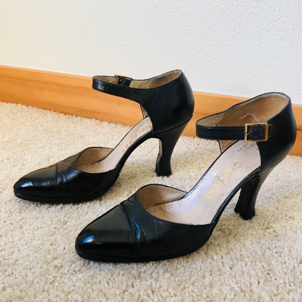 CHANEL 🖤 vintage classic cap pumps